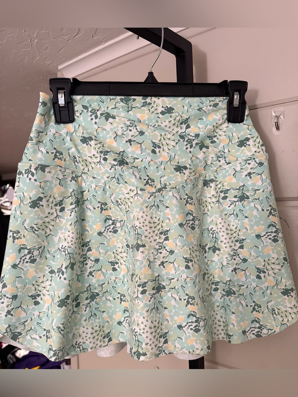 HALARA Mint Floral skirt with under layer shorts